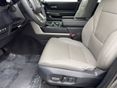 Used 2025 Toyota Tundra SR5 w/ SR5 Premium Package AWD/4WD image 27