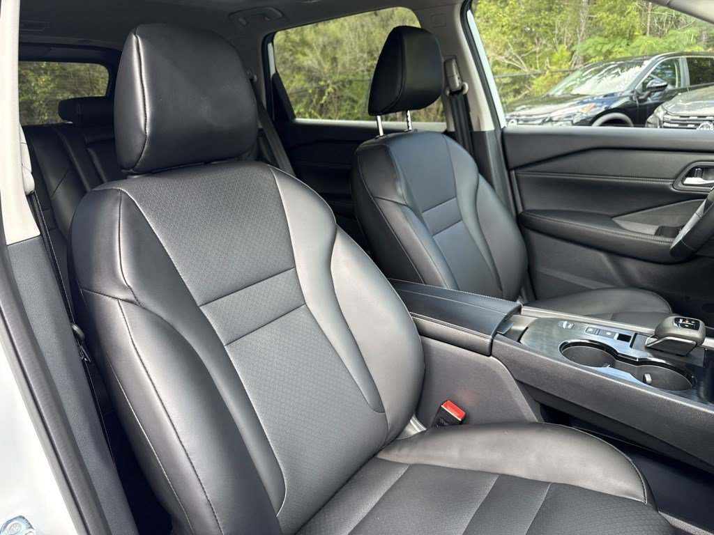 Used 2026 Nissan Rogue Dark Armor FWD image 27
