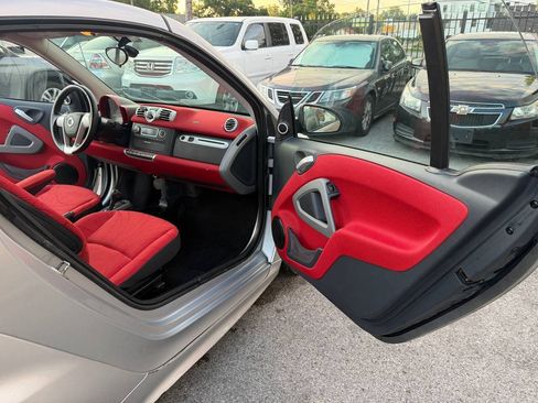Used 2013 smart fortwo passion RWD image 12