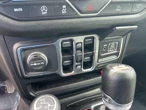 Used 2024 Jeep Wrangler Unlimited Sport AWD/4WD image 38