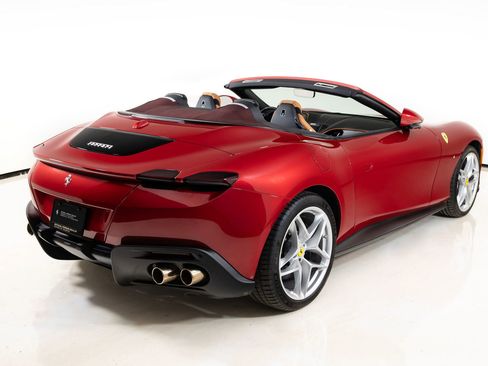 Certified 2025 Ferrari Roma Spider RWD image 7