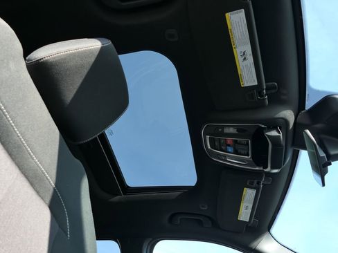 Used 2025 Jeep Grand Cherokee Laredo X w/ Luxury Tech Group I image 24