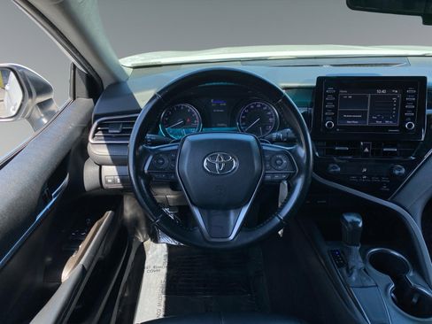 Used 2021 Toyota Camry SE FWD image 12
