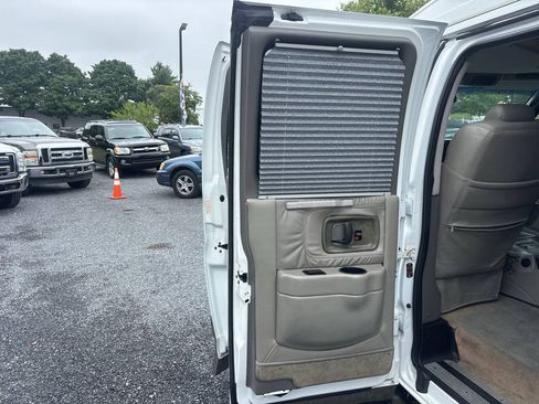 Used 2004 Chevrolet Express 1500 RWD image 29