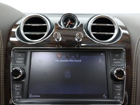 Used 2018 Bentley Bentayga AWD/4WD image 40