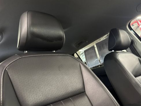 Used 2024 Volkswagen Tiguan SE AWD/4WD image 18