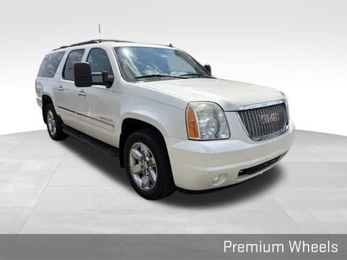 Used 2012 GMC Yukon XL SLT w/ SLT-2 Equipment Package AWD/4WD image 16