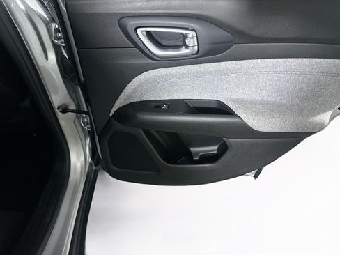 Used 2025 Jeep Compass Latitude AWD/4WD image 28