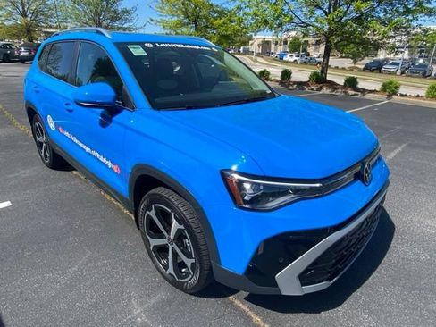 Used 2025 Volkswagen Taos SEL image 8