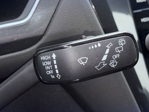 Certified 2022 Volkswagen Tiguan SE R-Line image 14