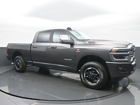 New 2026 RAM 2500 Laramie AWD/4WD image 7