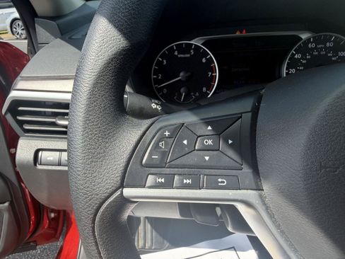 Used 2025 Nissan Altima 2.5 SV FWD image 21