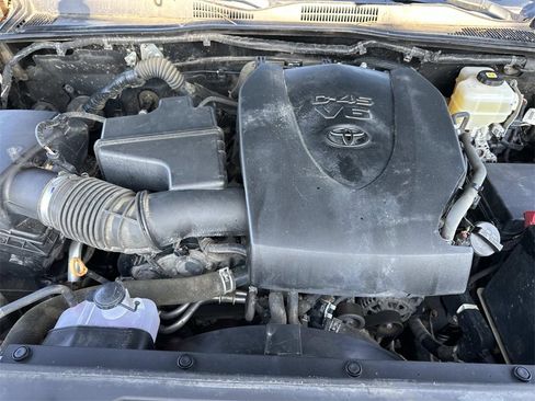 Used 2022 Toyota Tacoma TRD Off-Road image 11