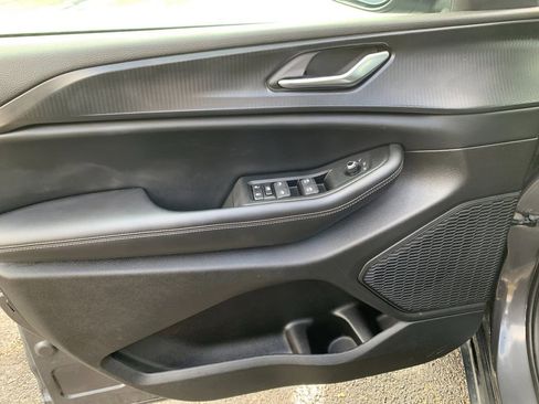 Used 2024 Jeep Grand Cherokee Laredo X w/ Trailer Tow Package image 11