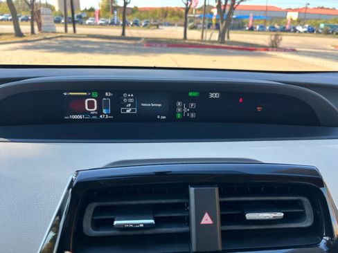 Used 2016 Toyota Prius Two image 25