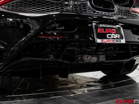 Used 2026 McLaren 750S Spider RWD image 24