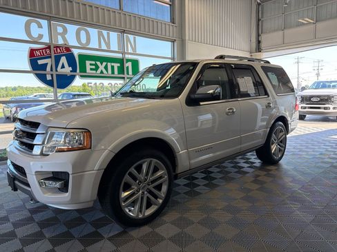Used 2017 Ford Expedition Platinum AWD/4WD image 3