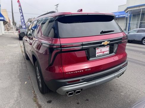New 2025 Chevrolet Traverse LT image 4