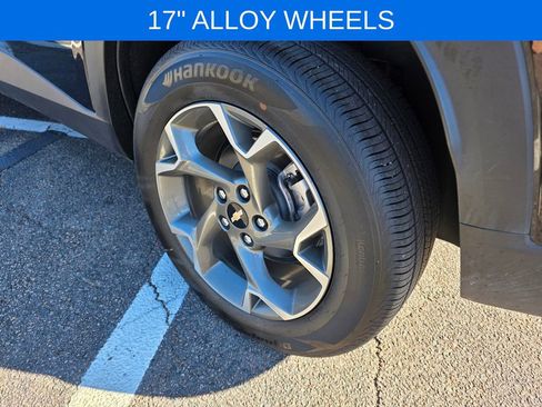 Used 2025 Chevrolet Trax LT w/ LT Convenience Package image 28