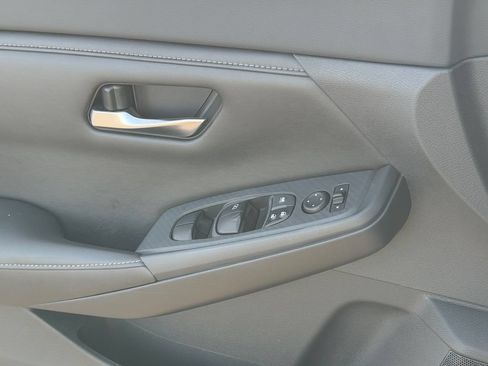 Certified 2021 Nissan Sentra SV FWD image 24