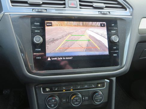 Used 2020 Volkswagen Tiguan SE w/ Panoramic Sunroof Package AWD/4WD image 35