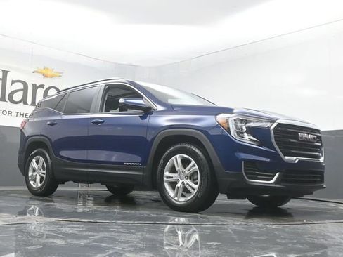 Used 2023 GMC Terrain SLE w/ Driver Convenience Package image 2