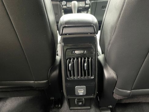 Used 2025 Jeep Compass Limited image 25