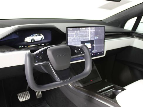 Used 2022 Tesla Model X Plaid image 7