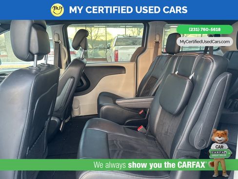 Used 2019 Dodge Grand Caravan SXT image 11