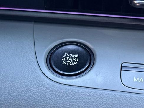 Used 2024 Hyundai Elantra Limited image 36