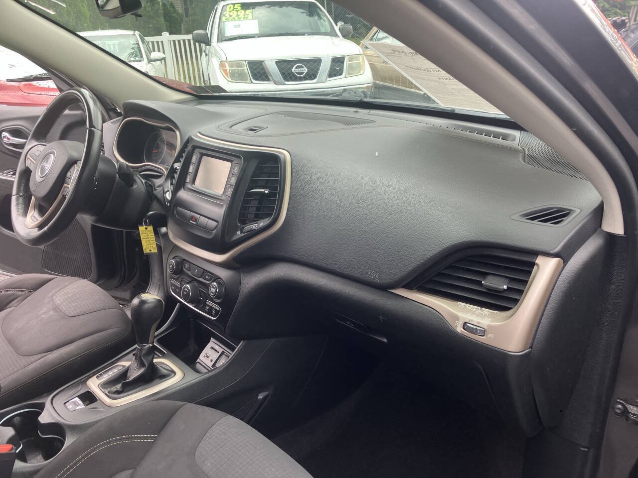 Used 2015 Jeep Cherokee Latitude FWD image 24