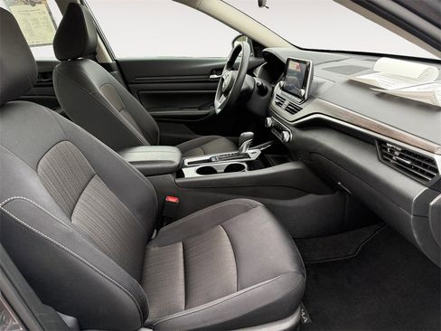 Used 2024 Nissan Altima 2.5 SV image 15