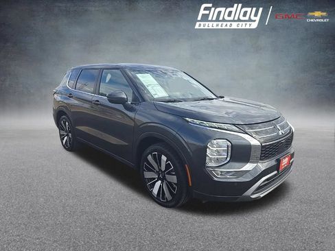 Used 2025 Mitsubishi Outlander SE FWD image 1