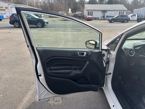 Used 2016 Ford Fiesta Titanium image 22