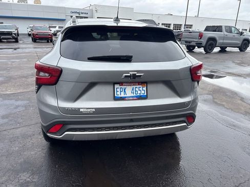 Used 2024 Chevrolet Trax LT w/ Driver Confidence Package image 3