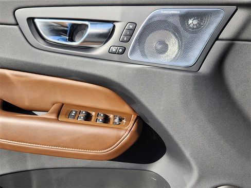 Used 2023 Volvo XC60 T8 Ultimate image 3