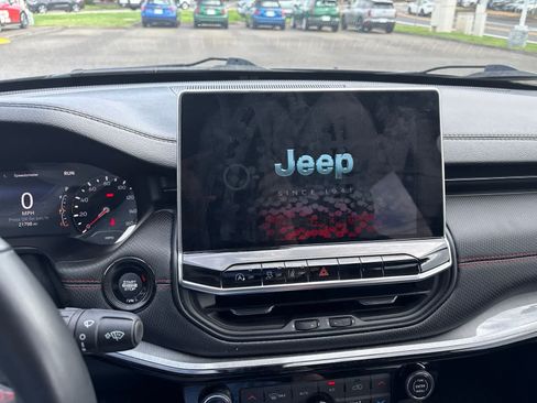 Used 2022 Jeep Compass Trailhawk w/ Trailhawk Convenience Group AWD/4WD image 7