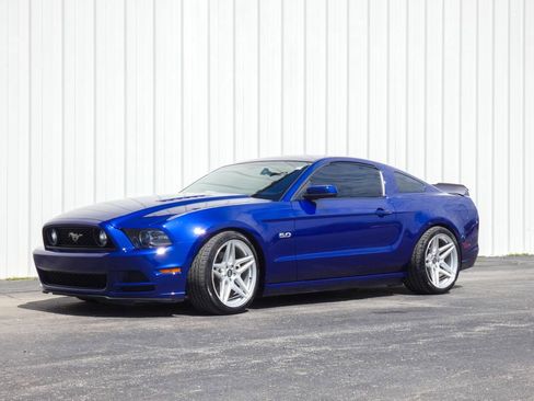 Used 2013 Ford Mustang GT image 24