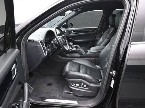 Used 2020 Porsche Cayenne AWD/4WD image 9
