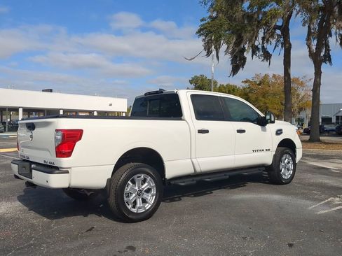 Used 2024 Nissan Titan SV w/ SV Convenience Package image 4