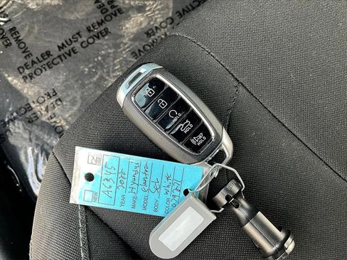 Used 2022 Hyundai Elantra SEL w/ Cargo Package image 11