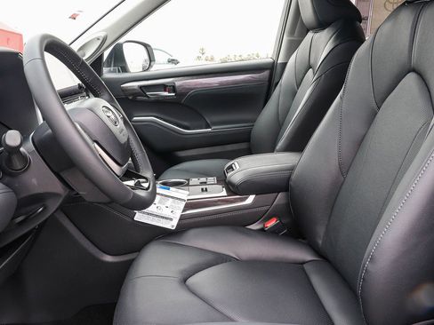 New 2026 Toyota Highlander Limited AWD/4WD image 21