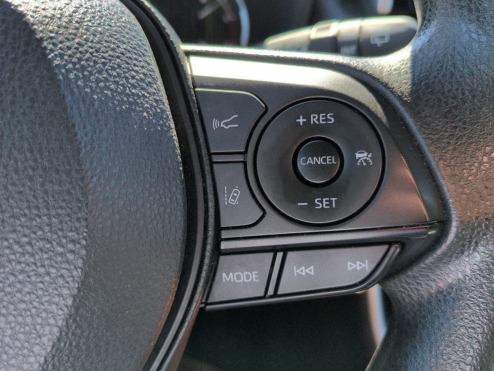 Used 2024 Toyota RAV4 XLE FWD image 17