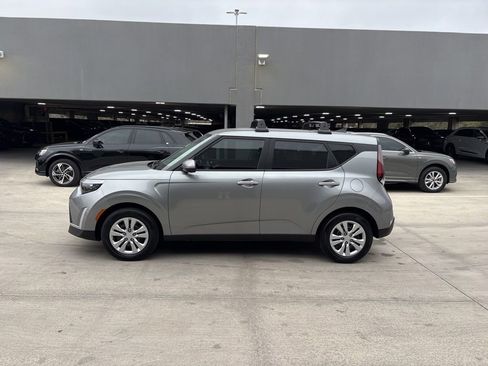Used 2025 Kia Soul LX image 9