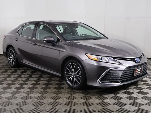 Used 2021 Toyota Camry XLE w/ Navigation Upgrade Package image 2