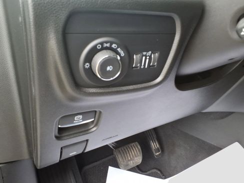 Used 2023 Jeep Grand Cherokee Summit AWD/4WD image 17