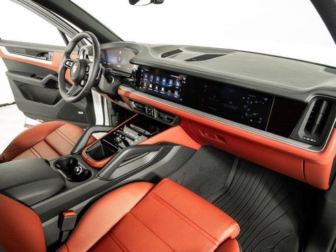 Certified 2026 Porsche Cayenne AWD/4WD image 24