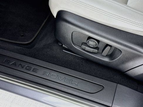 Used 2023 Land Rover Range Rover Evoque S AWD/4WD image 18
