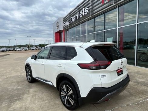 Used 2023 Nissan Rogue SL w/ SL Premium Package FWD image 2