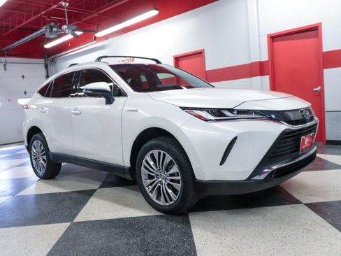 Used 2021 Toyota Venza XLE AWD/4WD image 2